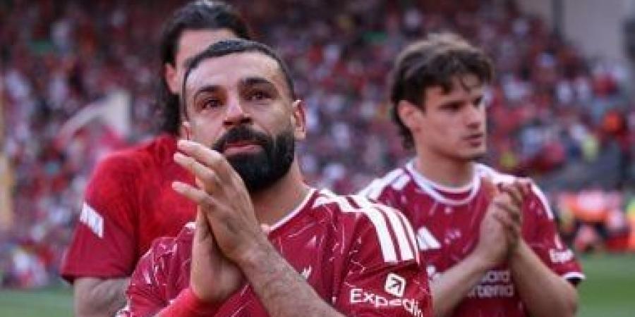 محمد صلاح يودع جماهير ليفربول بالدموع في آنفيلد.. فيديو