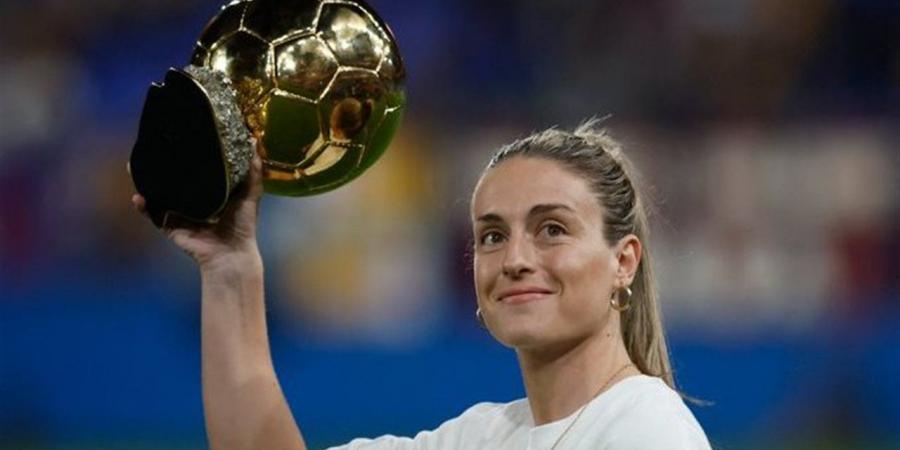 بعد 14 عامًا.. برشلونة يعلن رحيل قائدة الفريق بوتياس