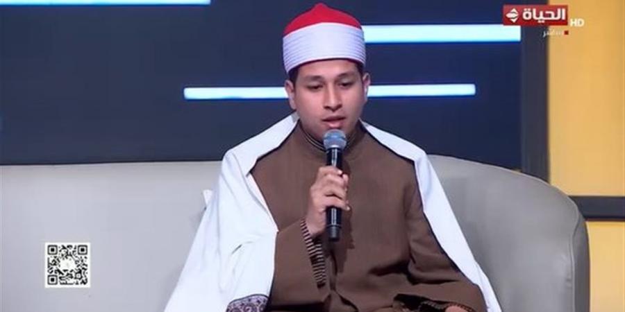 من "دولة التلاوة".. مصطفى كمال يصدح بالمديح النبوي والتكبيرات في مشهد روحاني