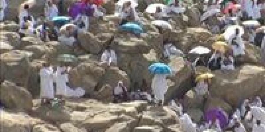 من على جبل عرفات.. حجاج بيت الله يتضرعون بالدعاء للرحمن في يوم عرفة