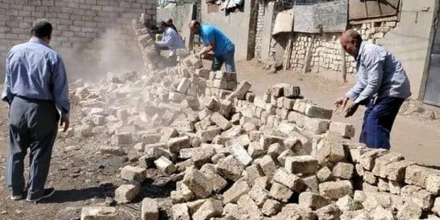 إزالة 209 حالة تعد ومخالفات بناء ضمن الموجه 29 بكفر شكر