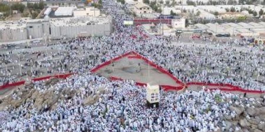 ضيوف الرحمن يؤدون طواف الإفاضة ورمي جمرة العقبة وسط منظومة خدمات متكاملة