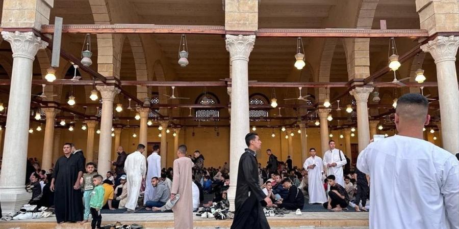 توافد المصلين على مسجد عمرو بن العاص لأداء صلاة العيد (بث مباشر)