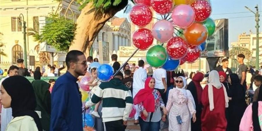 المواطنون يتوافدون على الحدائق والمتنزهات للاحتفال بأول أيام عيد الأضحى المبارك