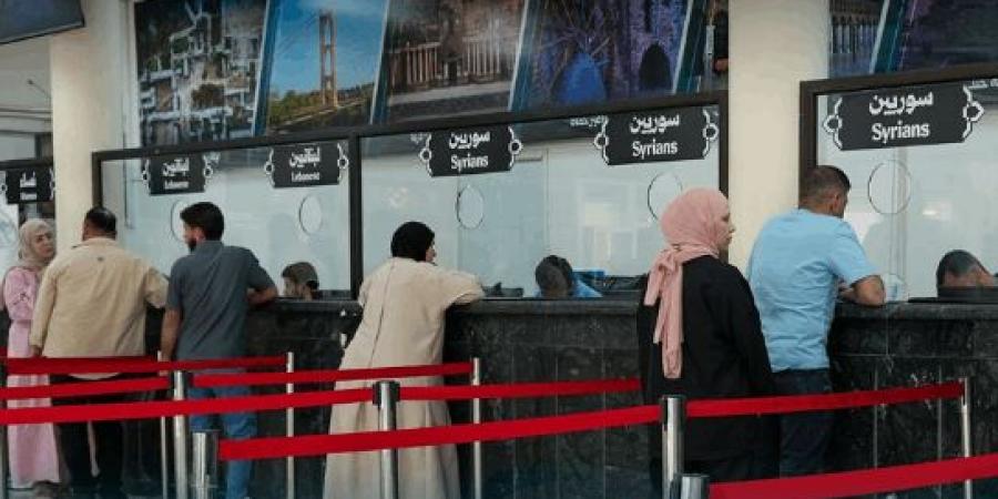 رحلةٌ من لبنان إلى سوريا.. الـ"أهلا وسهلا" تبلسمُ قلوبَ العائدين
