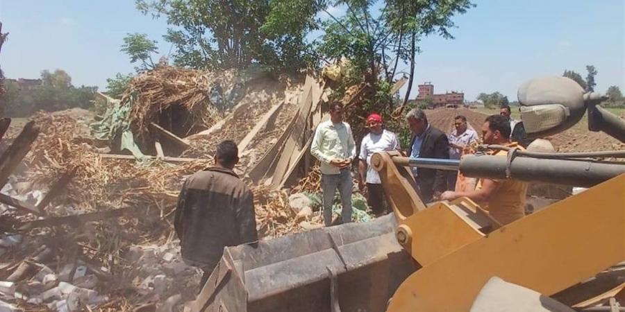 إزالة فورية لبناء مخالف وتعديات على أراض زراعية بالمحافظات في أول أيام العيد