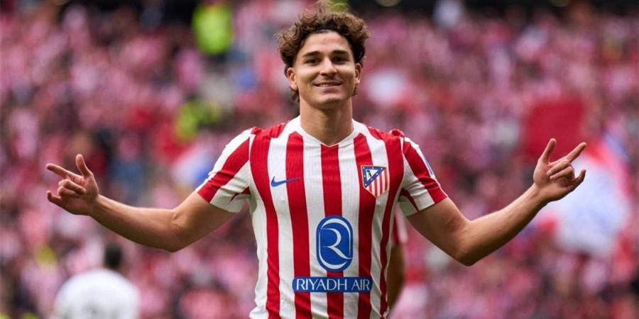 برشلونة يُكثف جهوده لحسم صفقة جوليان ألفاريز قبل كأس العالم