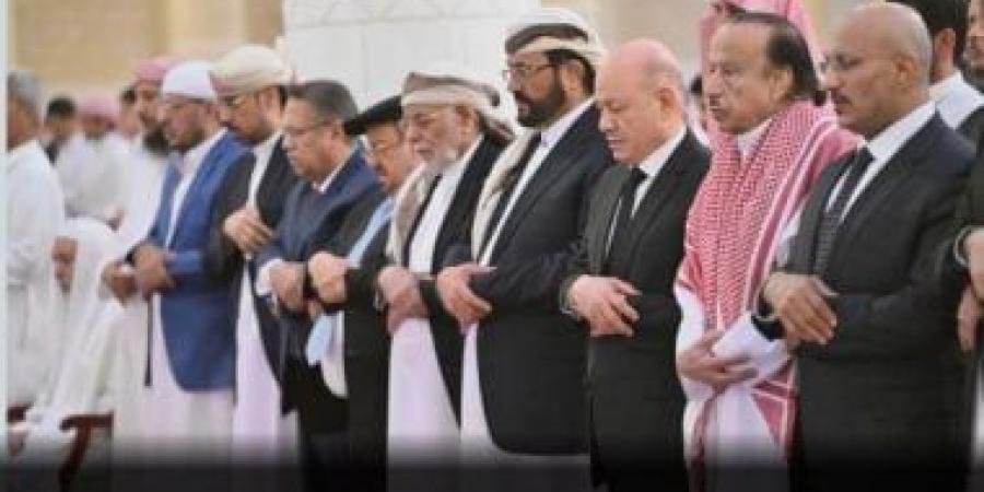 بحضور العليمى.. تشييع جثمان الرئيس اليمنى السابق عبد ربه منصور هادى