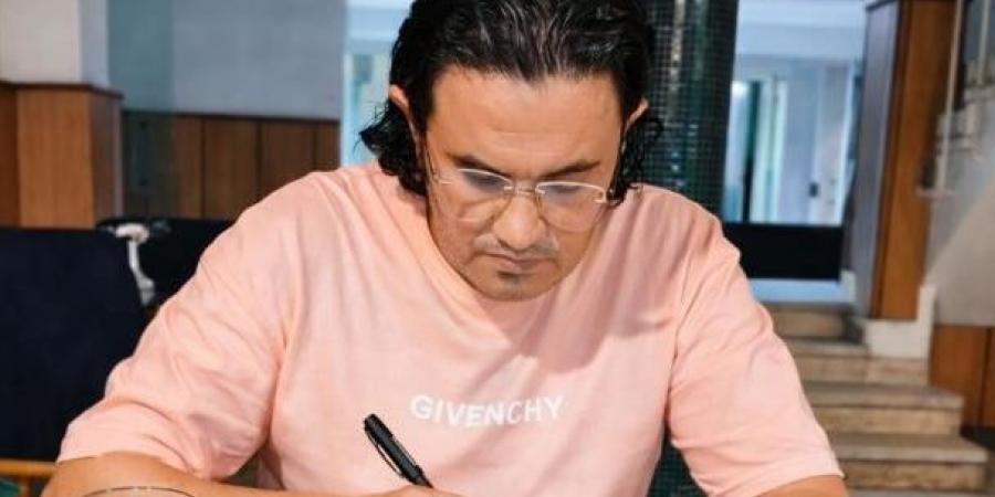 "اتصل بنا فجرا".. رمضان محمد يكشف اللحظات الأخيرة في اختيار حماقي لـ"سيبه يا قلبي"
