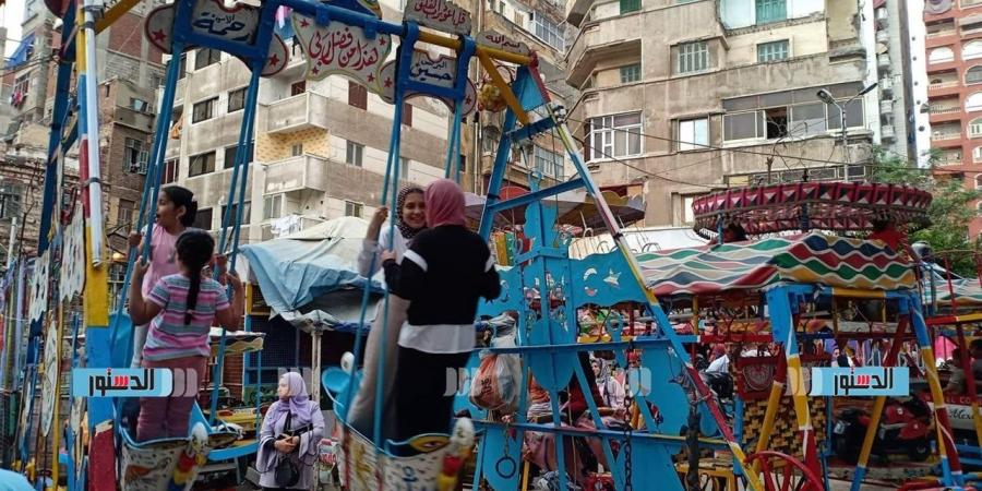 الأطفال يقبلون على الملاهي ومناطق الألعاب في ختام أيام العيد بالغربية