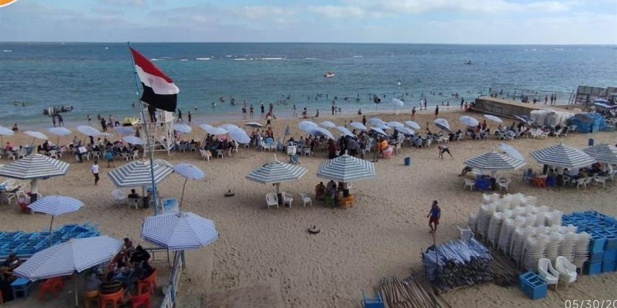 نسب إشغال متوسطة بشواطئ الإسكندرية.. والراية الخضراء تسيطر على القطاع الشرقي