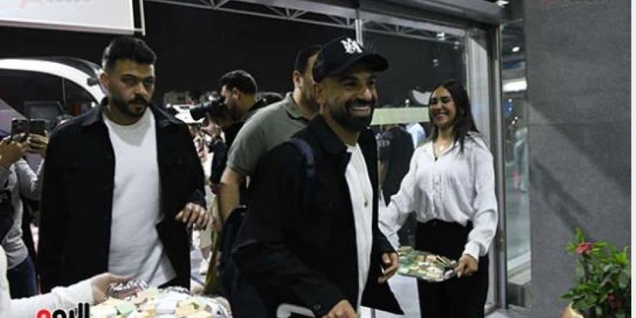 كواليس رحلة المنتخب إلى أمريكا للمشاركة بكأس العالم.. ابتسامة صلاح وجدية حسام