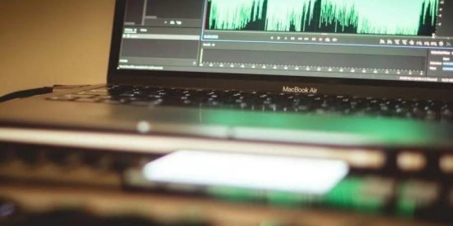 تقنية جديدة تتيح الاستماع إلى الموسيقى دون سماعات ودون إزعاج الآخرين