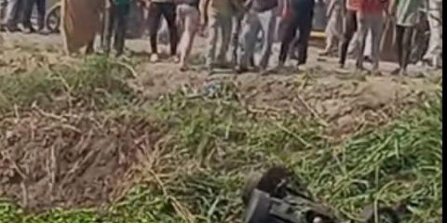 بداخلها 7 أشخاص.. سقوط سيارة في ترعة المريويطة