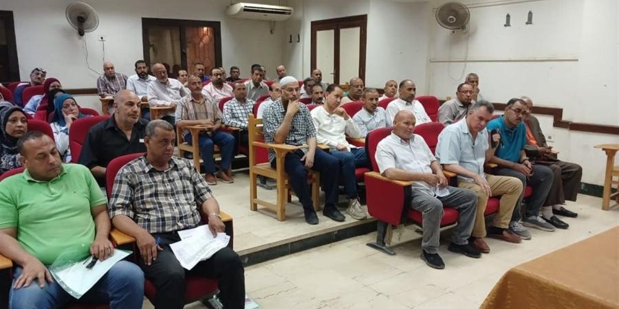 وكيل "تعليم بني سويف" يجتمع برؤساء لجان الإعدادية استعدادًا للامتحانات