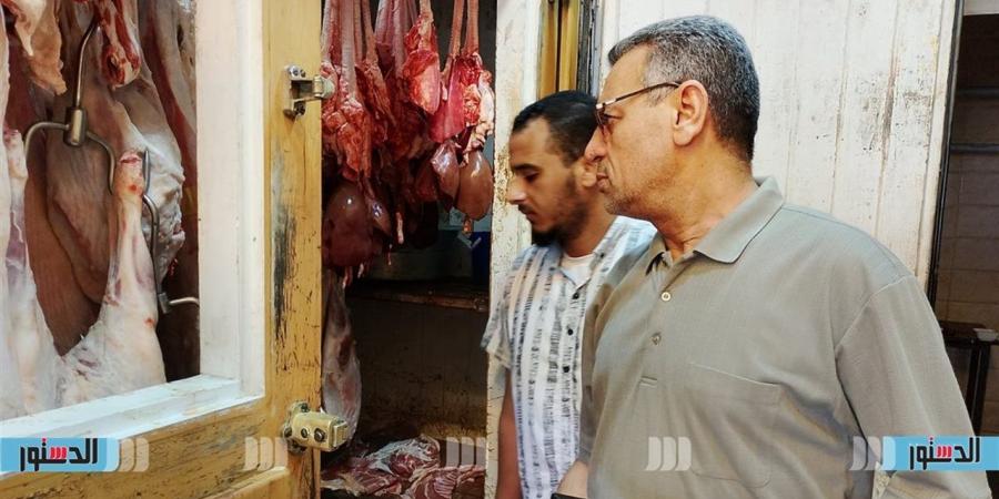 حملات تموينية مكثفة بمطروح تضبط مخالفات وتعدم 215 كجم مواد غذائية فاسدة