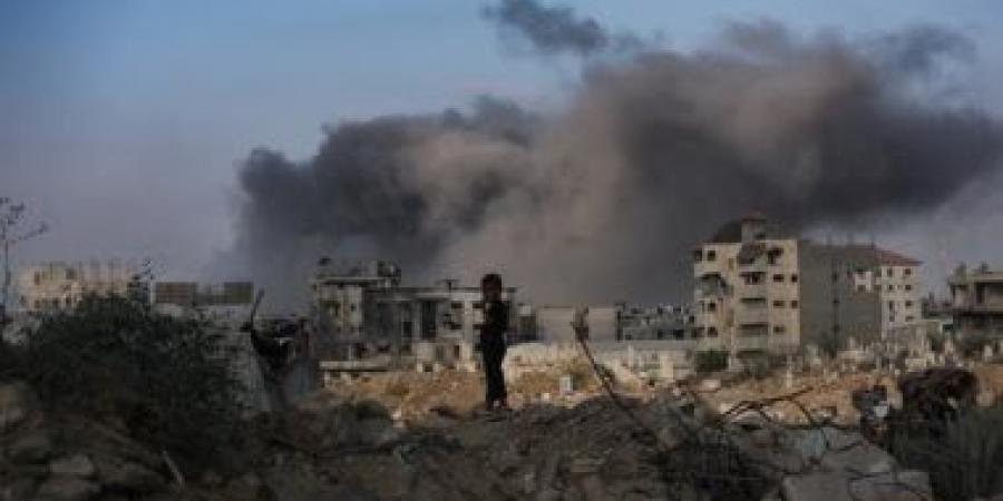استشهاد فلسطينى وإصابة آخرين فى قصف إسرائيلى على خيمة نازحين جنوب غزة