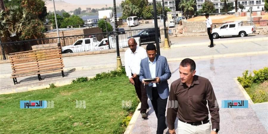 محافظ أسوان يتابع أعمال تطوير حديقة الورد.. ويوجه بالإستثمار الأمثل