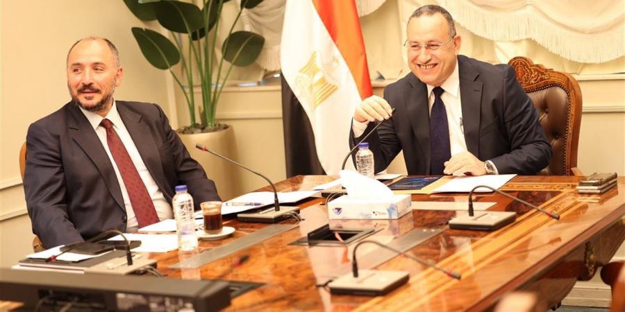 وزير التعليم العالي يوجه بتوسيع القوافل الجامعية في المحافظات والدول الإفريقية