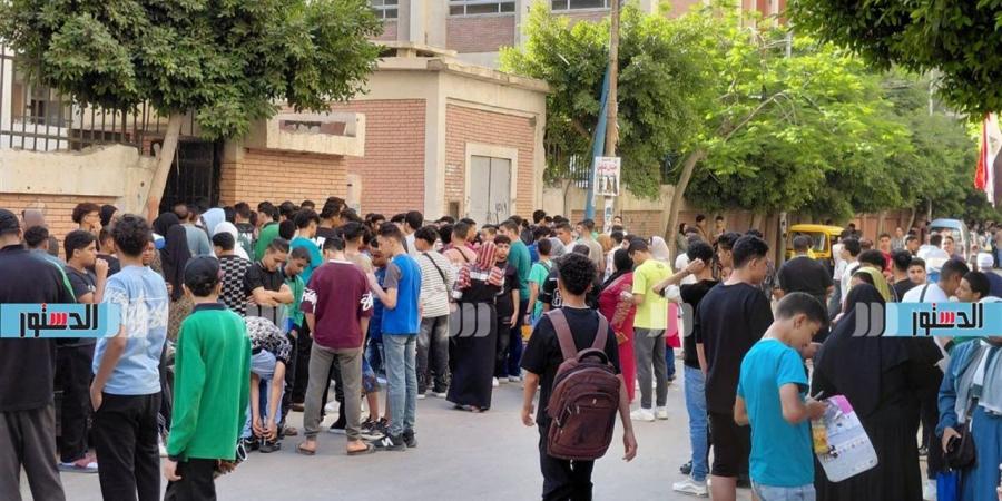 تداول امتحان الجبر للإعدادية بالجيزة على جروبات الغش.. و"التعليم" تحقق