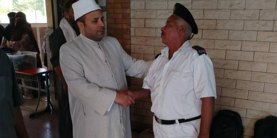 رئيس منطقة المنيا الأزهرية يتابع انطلاق امتحانات الثانوية للقسم العلمي
