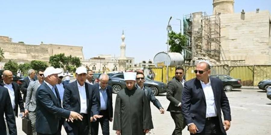 رئيس الوزراء يتفقد أعمال ترميم وإعادة إحياء مسجد المسبح والمنطقة المحيطة به المواجهة لمنطقة السيدة عائشة