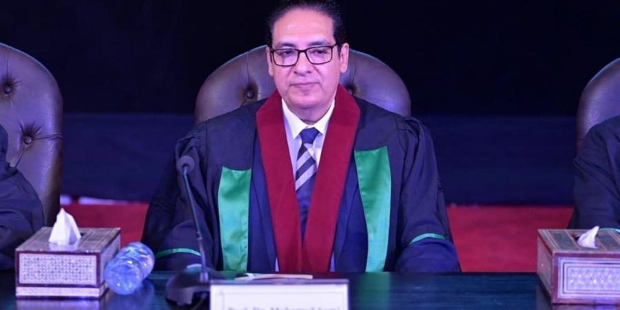 جامعة القاهرة تحتفل بتخريج دفعة جديدة من كلية حقوق السوربون