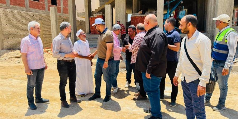 رئيس جهاز مدينة العبور الجديدة يتابع أعمال الرصف ومشروعات الإسكان والبنية التحتية