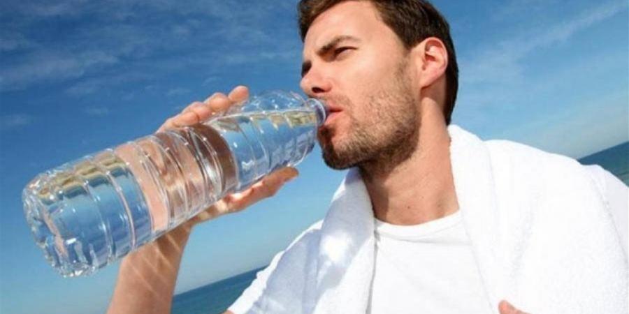 كيف تحافظ على ترطيب جسمك أثناء موجات الحر؟