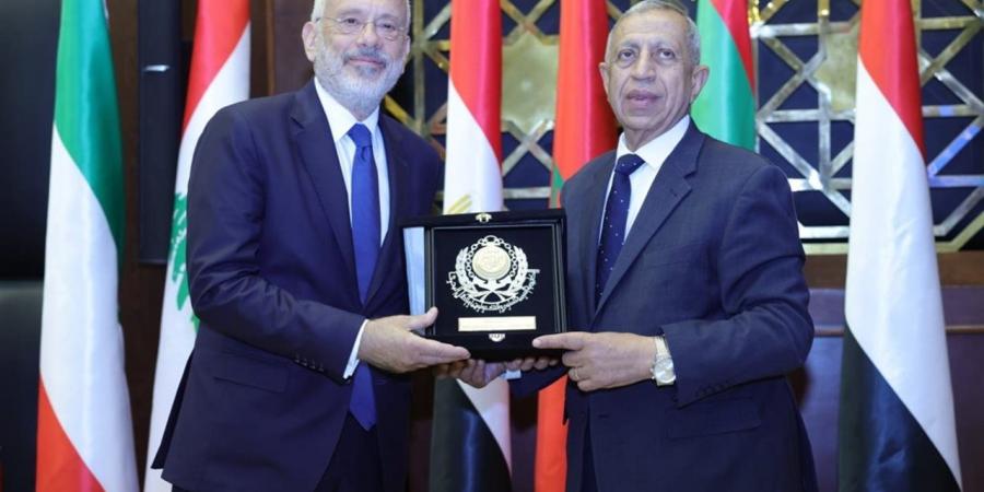 رئيس الأكاديمية العربية للعلوم والتكنولوجيا والنقل البحري يستقبل سفير اليونان