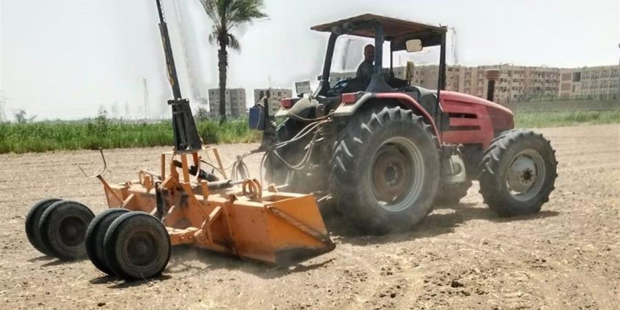 "زراعة الفيوم" تواصل التسوية بالليزر لترشيد مياه الري