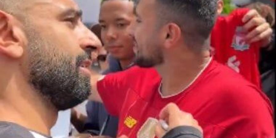 محمد صلاح يلبى طلبات الجماهير المصرية فى أمريكا.. فيديو