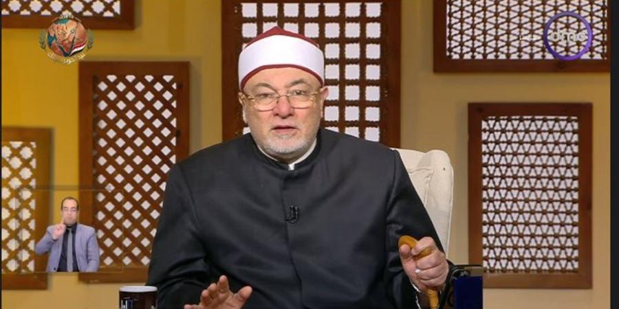 ما حكم مصافحة الرجل للمرأة؟.. خالد الجندي يكشف رأي دار الإفتاء