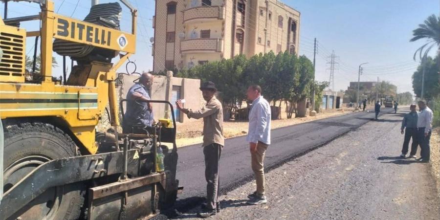 الغربية تسرع وتيرة تطوير ورصف طريق كفر كلا الباب بالسنطة لخدمة المواطنين