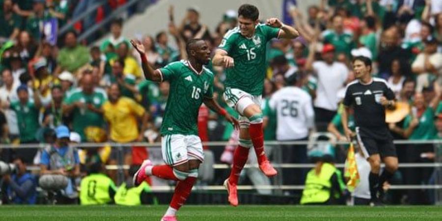 المكسيك تهزم جنوب أفريقيا و3 بطاقات حمراء في افتتاح كأس العالم.. فيديو وصور