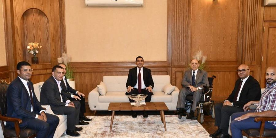 وزير الرياضة يلتقي رئيس لجنة إعداد البطل البارالمبي لمتابعة الاستعدادات لدورة الألعاب