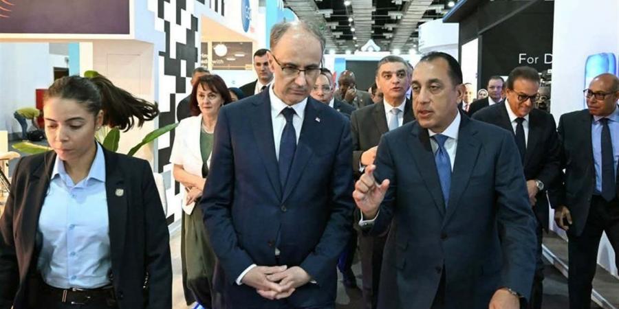 رئيس الوزراء يتفقد المعرض الطبي الإفريقي الخامس