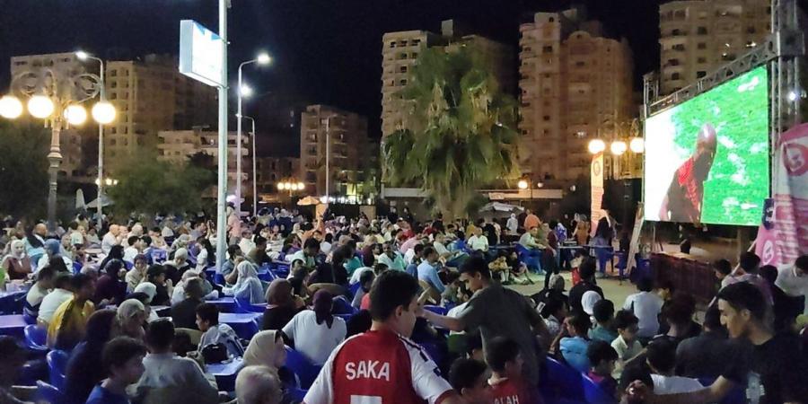 شاشات البحيرة ترفع شعار "كامل العدد".. زحام جماهيري بالمقاهي والأندية ترقبًا لمباراة مصر وبلجيكا
