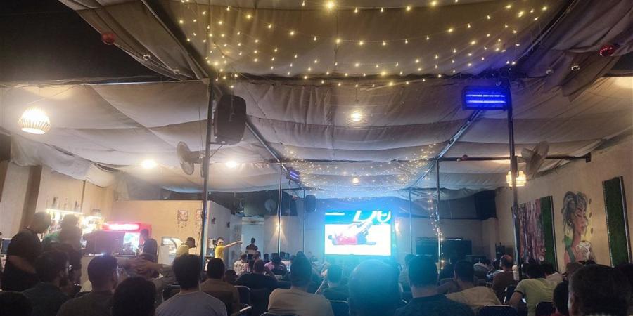 بث مباشر فى أجواء حماسية.. الكل فى سوهاج بيشجع منتخب مصر وينتظر الفوز