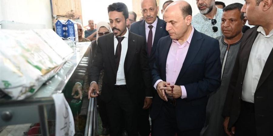 محافظ الغربية يتفقد سوق اليوم الواحد.. والمواطنون: الأسعار أقل بكثير من الأسواق