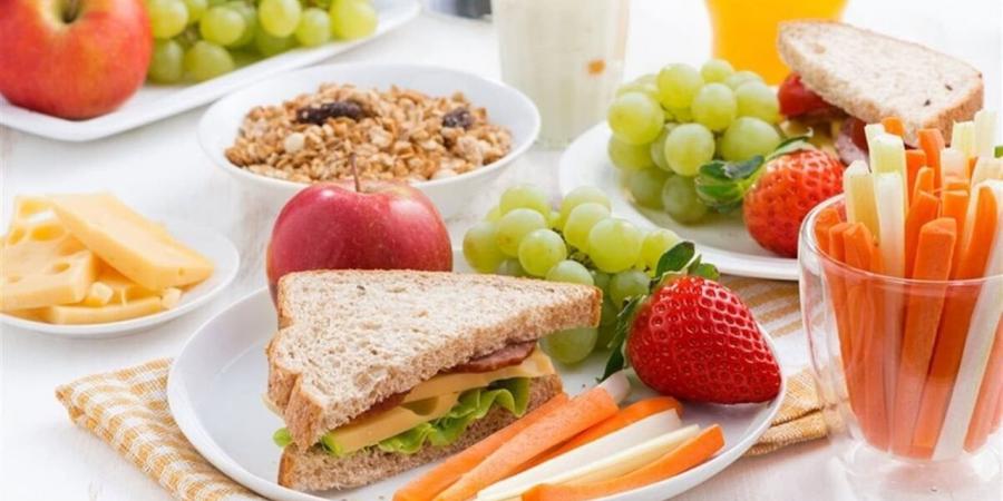 تخطي وجبة الإفطار وعدم شرب الماء.. أهم 10 أخطاء يومية تضر بصحتك
