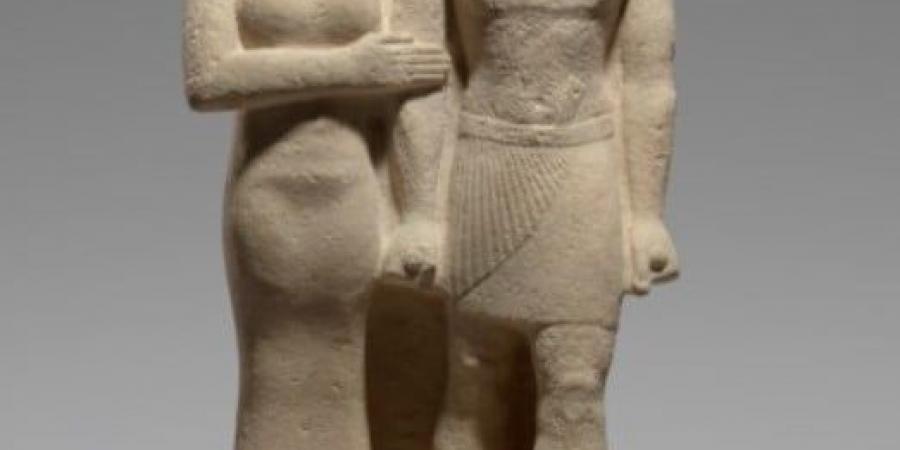 عرض تمثالين مصريين من الحجر الجيرى للبيع بـ8 ملايين دولار بمزاد لندن
