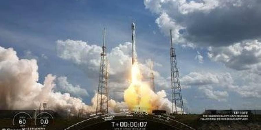 SpaceX ترسل 24 قمرًا صناعيًا للإنترنت فى الإطلاق الأول كشركة عام