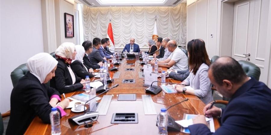 وزير العمل يبحث مع وفد "هواوي" تعزيز التعاون في مجالات التحول الرقمي
