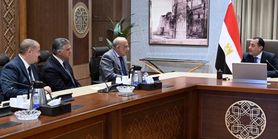 رئيس الوزراء يؤكد أهمية الإسراع في تنفيذ مشروعات الطاقة المتجددة
