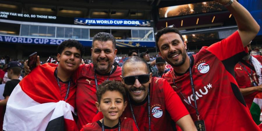 فراعنة في الملعب والمدرجات.. ظهور مميز للجماهير المصرية في كأس العالم