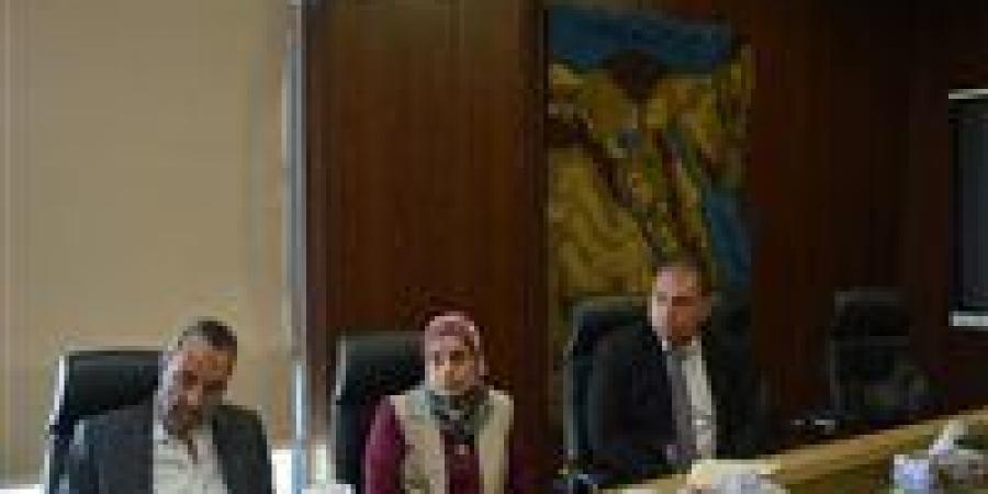 رئيس جامعة دمياط وغرفة صناعة منتجات الأخشاب يبحثان تعزيز التعاون لربط البحث العلمي بالصناعة