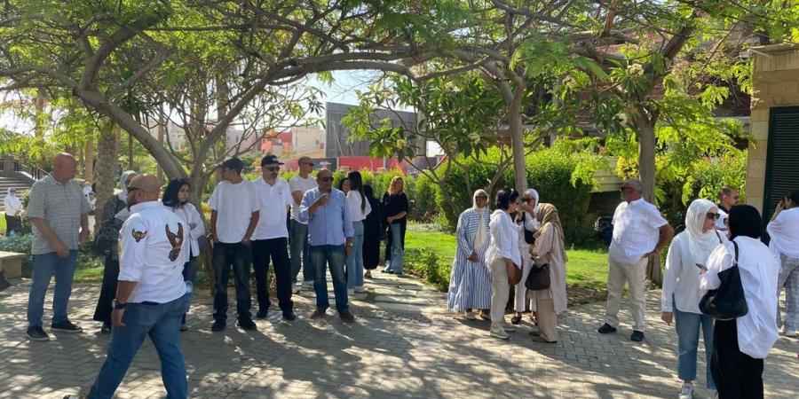 تنفيذًا لوصيته الأخيرة.. أسرة وأصدقاء محمد مرزبان يشيّعون جثمانه بالملابس البيضاء