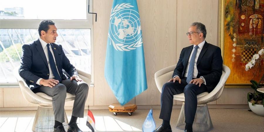 وزير الرياضة يلتقي مدير عام يونسكو لبحث تعزيز التعاون في مجالات الشباب