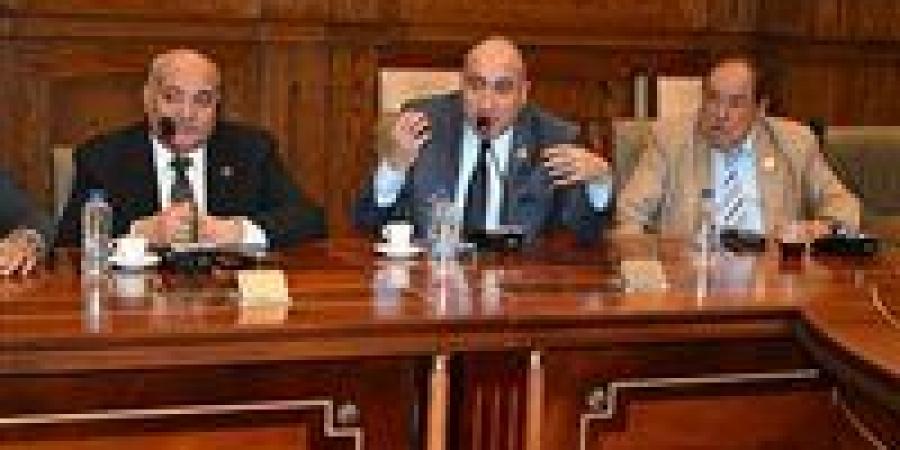 عمرو رشاد يشارك اجتماع لجنة الإسكان مع إدارة الإنفاق بوزارة النقل ويشيد بإنجازات تطوير البنية التحتية
